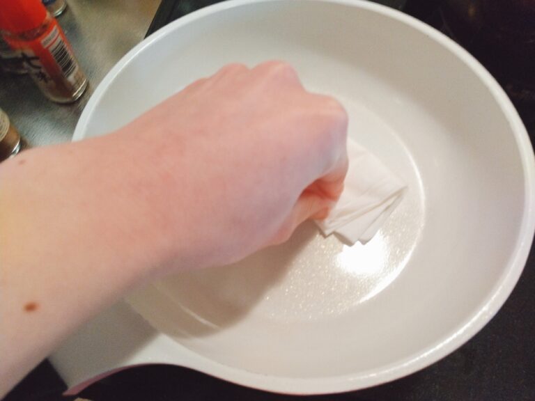 セラミックフライパンを使うコツ。寿命だと諦める前にお手入れ方法や使い方を見直してみて | ちはるぼっちフルライフ